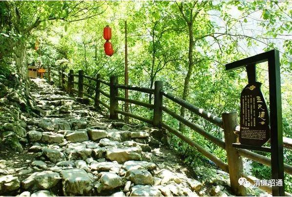 “星空真人”袁娅维、小宇惺惺相惜终合作 献唱《我和两个他》主题曲甜蜜满屋(图1) 星空真人